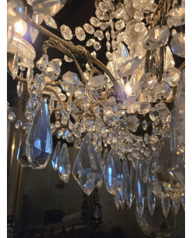 Le village de 58 brocanteurs - Lustre ancien en bronze et pampilles en cristal de Baccarat – 8 feux - XIXeme