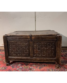 Le village de 58 brocanteurs - Asie XVIIIème : coffre en bois sculpté