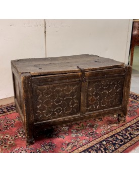 Le village de 58 brocanteurs - Asie XVIIIème : coffre en bois sculpté