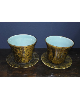Le village de 58 brocanteurs - Paire de cache-pots et leur plat assorti – Décor marbré brun/ocre – XXe siècle