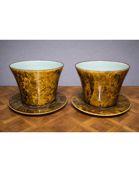Le village de 58 brocanteurs - Paire de cache-pots et leur plat assorti – Décor marbré brun/ocre – XXe siècle