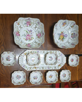 Le village de 58 brocanteurs - Buffet époque Empire en noyer