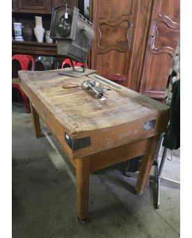 Le village de 58 brocanteurs - Huilier – Billot de boucher double en bois debout / table a découpe