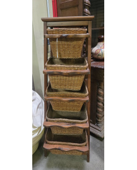 Le village de 58 brocanteurs - Meuble de rangement rustique en bois massif avec paniers en osier / vintage XXeme siecle