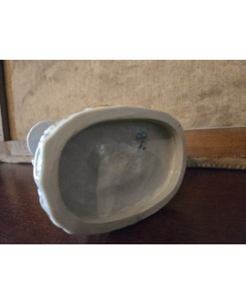 Le village de 58 brocanteurs - Lot de 2 groupes en porcelaine – Scènes galantes et scène familiale - XXeme
