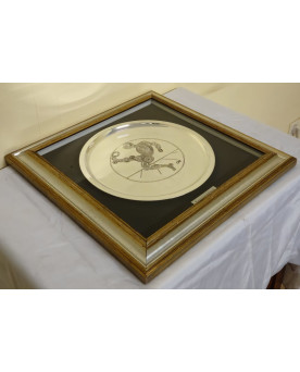 Le village de 58 brocanteurs - Assiette en serigrafie sur silverplated – Édition limitée – Encadrée avec certificat