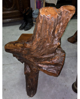 Le village de 58 brocanteurs - Fauteuil sculptural en bois massif – Pièce unique, design organique