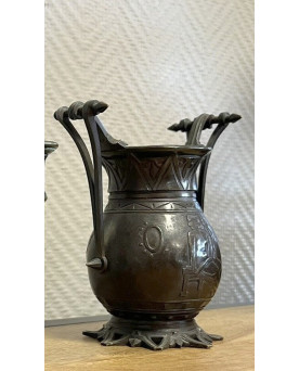Le village de 58 brocanteurs - Vase en bronze a patine médaille – décor figuratif – fin XIXe vers 1880