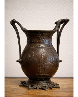 Le village de 58 brocanteurs - Vase en bronze a patine médaille – décor figuratif – fin XIXe vers 1880