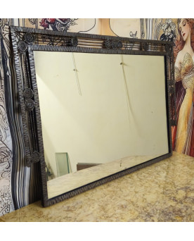Le village de 58 brocanteurs - Grand miroir époque Art Déco en fer martelé – Décor géométrique à rosaces