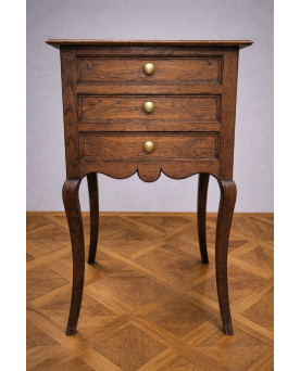 Le village de 58 brocanteurs - Petite commode / chiffonnier / chevet ancien 3 tiroirs / style Louis XV / chene massif