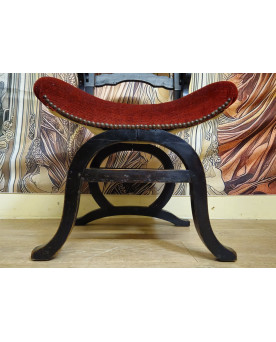 Le village de 58 brocanteurs - Fauteuil ancien style néo-Renaissance Italienne / Savonarole – Velours rouge – Bois noirci