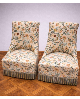 Le village de 58 brocanteurs - Paire de fauteuils crapaud / Napoléon III – tissu floral – jupe à franges