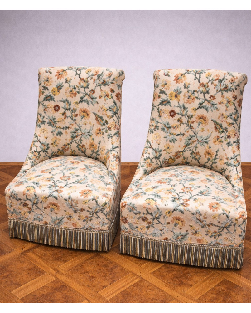 Le village de 58 brocanteurs - Paire de fauteuils crapaud / Napoléon III – tissu floral – jupe à franges