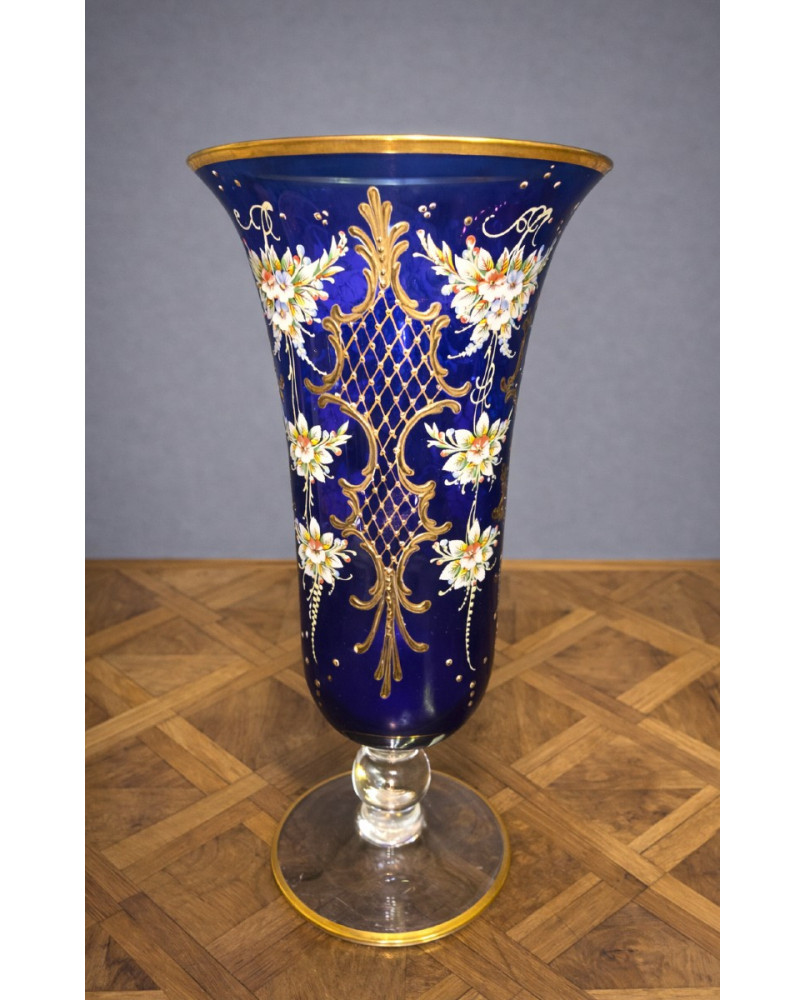 Le village de 58 brocanteurs - Grand vase en verre de Murano – bleu cobalt & décor doré – H 32 cm