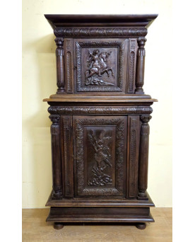 Le village de 58 brocanteurs - Meuble deux corps - cabinet ancien style Renaissance en chêne sculpté –