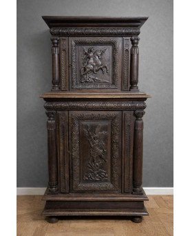 Le village de 58 brocanteurs - Meuble deux corps - cabinet ancien style Renaissance en chêne sculpté –
