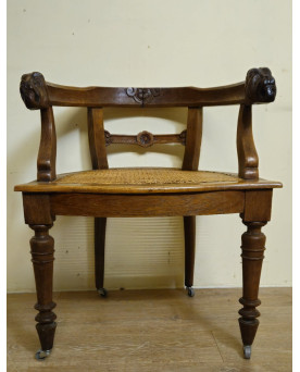 Le village de 58 brocanteurs - fauteuil de bureau style Renaissance ancien en bois sculpté – assise cannée - XIXeme