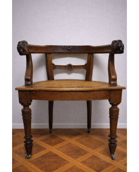 Le village de 58 brocanteurs - fauteuil de bureau style Renaissance ancien en bois sculpté – assise cannée - XIXeme