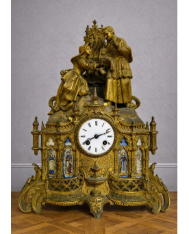 Le village de 58 brocanteurs - Pendule religieuse néogothique en bronze doré et porcelaine – XIXe siècle –