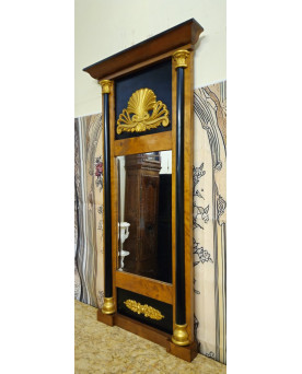 Le village de 58 brocanteurs - Miroir d’époque Empire en bois doré et noirci – Fronton coquille – XIXe siècle