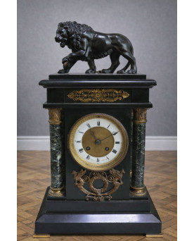 Le village de 58 brocanteurs - Pendule XIXe siècle style Empire au lion en bronze patiné – Marbre noir