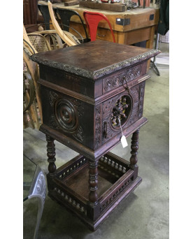 Le village de 58 brocanteurs - Buffet époque Empire en noyer