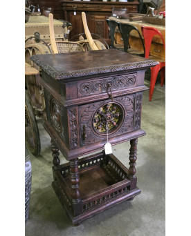 Le village de 58 brocanteurs - Meuble d’appoint / chevet Breton ancien en chene sculpté / XIXeme