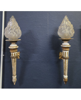 Le village de 58 brocanteurs - Paire d’appliques murales style Louis XVI – flambeaux décoratifs (B) / H 76 cm