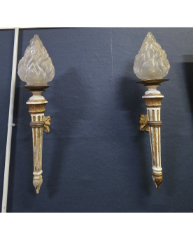 Le village de 58 brocanteurs - Paire d’appliques murales style Louis XVI – flambeaux décoratifs (B) / H 76 cm