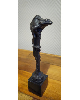Le village de 58 brocanteurs - Sculpture en bronze patiné d'Emmanuel Fremiet : la Grenouille