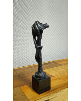 Le village de 58 brocanteurs - Sculpture en bronze patiné d'Emmanuel Fremiet : la Grenouille