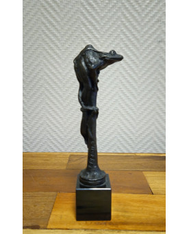 Le village de 58 brocanteurs - Sculpture en bronze patiné d'Emmanuel Fremiet : la Grenouille
