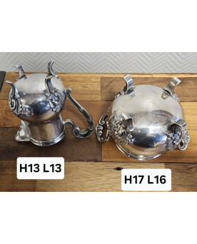 Le village de 58 brocanteurs - Service à sucre ancien en métal argenté – Style Louis XV Rocaille – Sucrier + Pot à lait