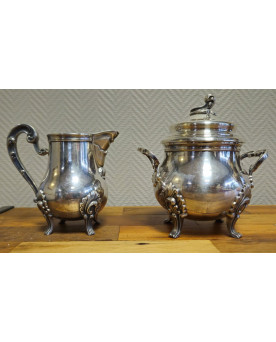 Le village de 58 brocanteurs - Service à sucre ancien en métal argenté – Style Louis XV Rocaille – Sucrier + Pot à lait