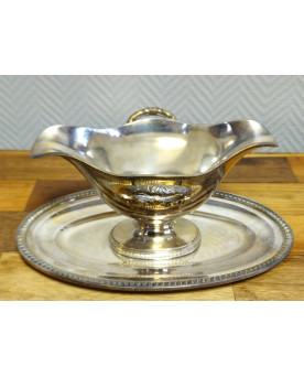 Le village de 58 brocanteurs - Saucière ancienne en métal argenté avec son plateau – Décor ruban Louis XVI – Poinçon 30