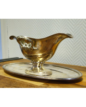 Le village de 58 brocanteurs - Saucière ancienne en métal argenté avec son plateau – Décor ruban Louis XVI – Poinçon 30