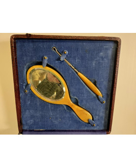 Le village de 58 brocanteurs - coffret de toilette en bakelite époque Napoléon III