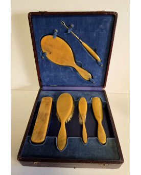 Le village de 58 brocanteurs - coffret de toilette en bakelite époque Napoléon III