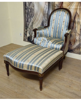 Le village de 58 brocanteurs - Méridienne / chaise longue style Louis XVI en noyer avec repose-pieds – XIXᵉ siècle