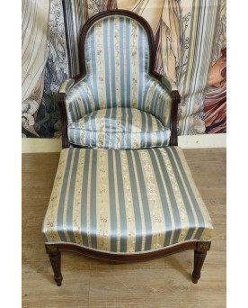 Le village de 58 brocanteurs - Méridienne / chaise longue style Louis XVI en noyer avec repose-pieds – XIXᵉ siècle