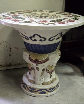 Le village de 58 brocanteurs - Asie XXeme : Table aux éléphants en céramique