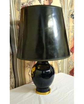 Le village de 58 brocanteurs - Grande lampe de table vintage – céramique noire et dorée – décor têtes de lion