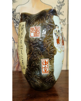 Le village de 58 brocanteurs - Grand vase asiatique décor personnages et calligraphies – Céramique émaillée – Décor en relief