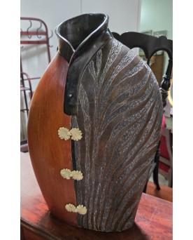 Le village de 58 brocanteurs - Vase design en bois sculpté