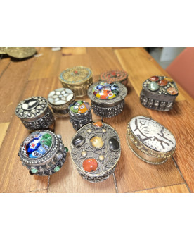 Le village de 58 brocanteurs -  Lot de 10 boites a pillules orientalistes en argent et metal argenté