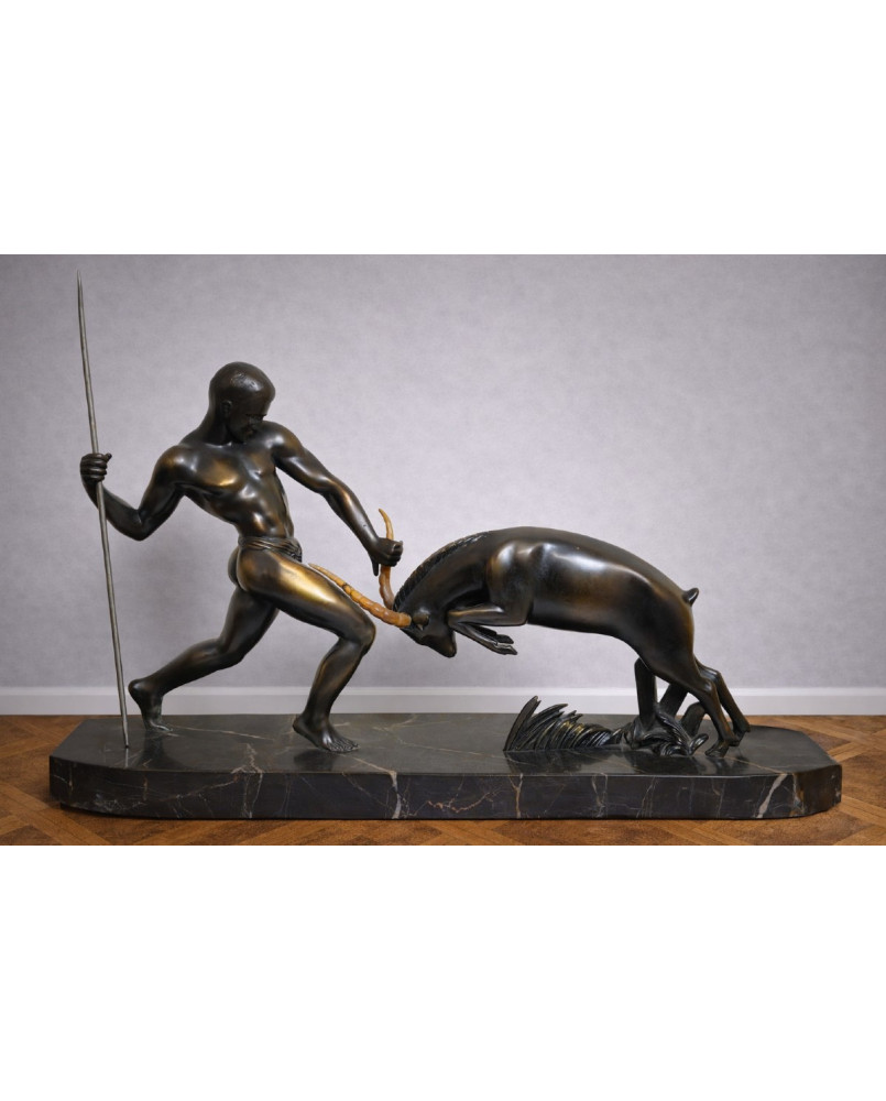 Le village de 58 brocanteurs -  sculpture en régule représentant un homme nu affrontant un taureau
