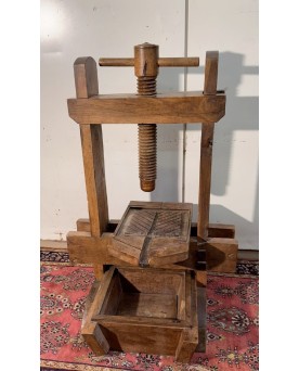 Le village de 58 brocanteurs - Travail d'art populaire : ancien pressoir de la fin du XIXeme siecle