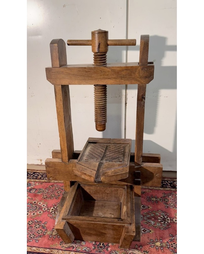 Le village de 58 brocanteurs - Travail d'art populaire : ancien pressoir de la fin du XIXeme siecle