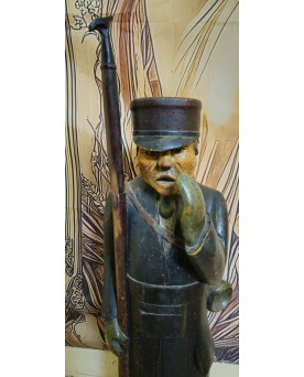 Sculpture ancienne en bois – soldat / garde avec fusil – sculpture populaire Anglaise / XXeme